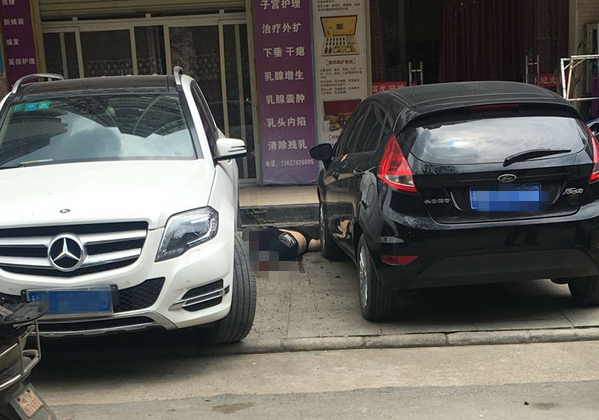 1号爆料|胜利小区6区一男子疑似坠楼身亡