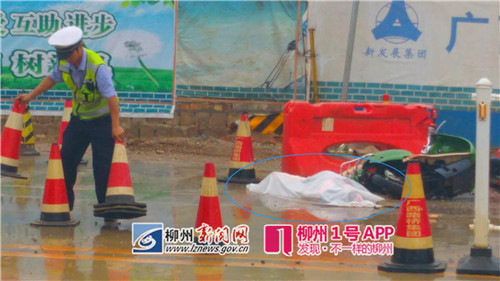 柳东新区文林路一泥头车与电动车相撞，电动车手当场身亡