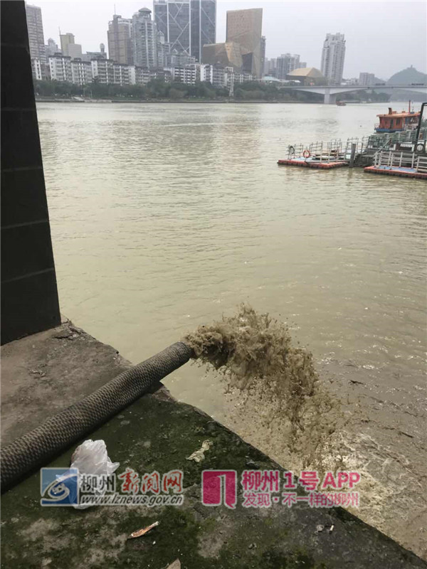 汛期将至，防范工作不能松！华丰湾泵站防洪闸进行清淤作业