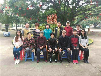 “全国五好家庭”在人民大会堂揭晓，柳州有三户家庭榜上有名