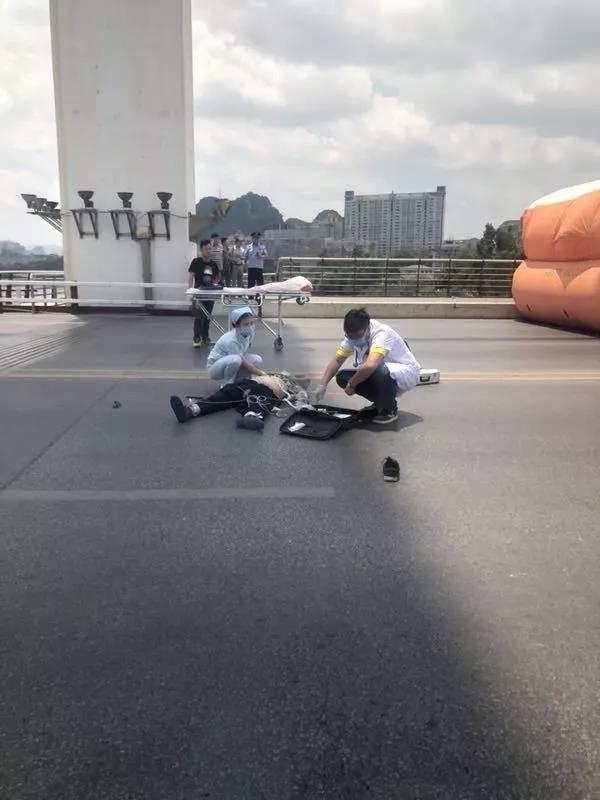 刚刚！六次爬红光桥的“白胡子”老汉从拉索上坠落，不幸身亡