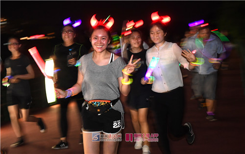 好酷炫！今晚，炫彩“荧光跑”闪亮柳州夜空