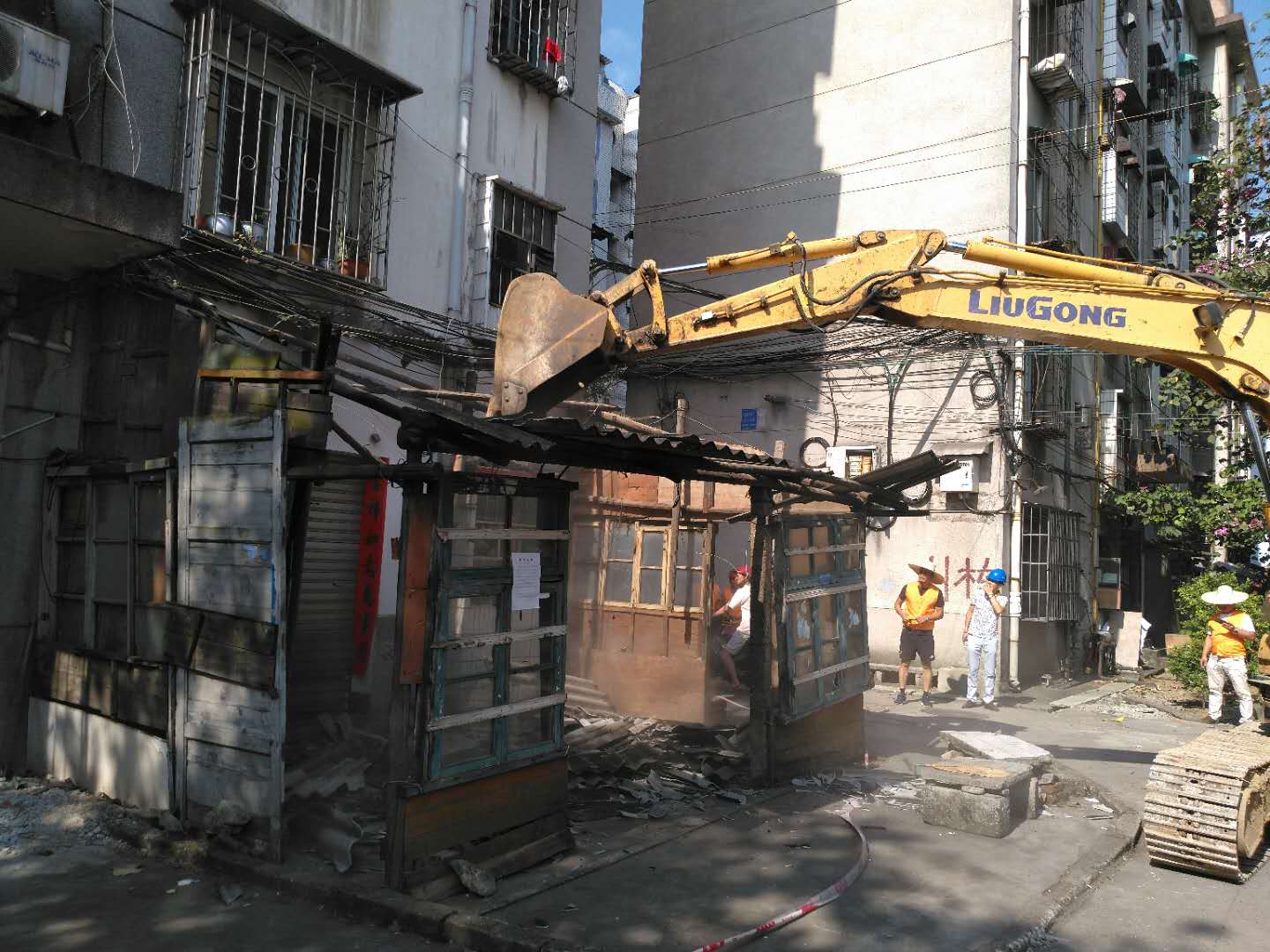 拆除173间私搭乱建 打消靠违建收保管费
