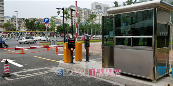 市人民医院停车场进出口有变化，看清楚别走错咯~