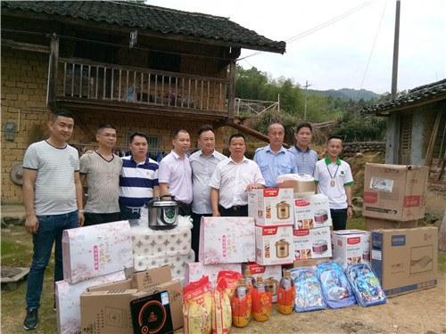 党旗耀龙城|党旗汇聚乡村建设合力