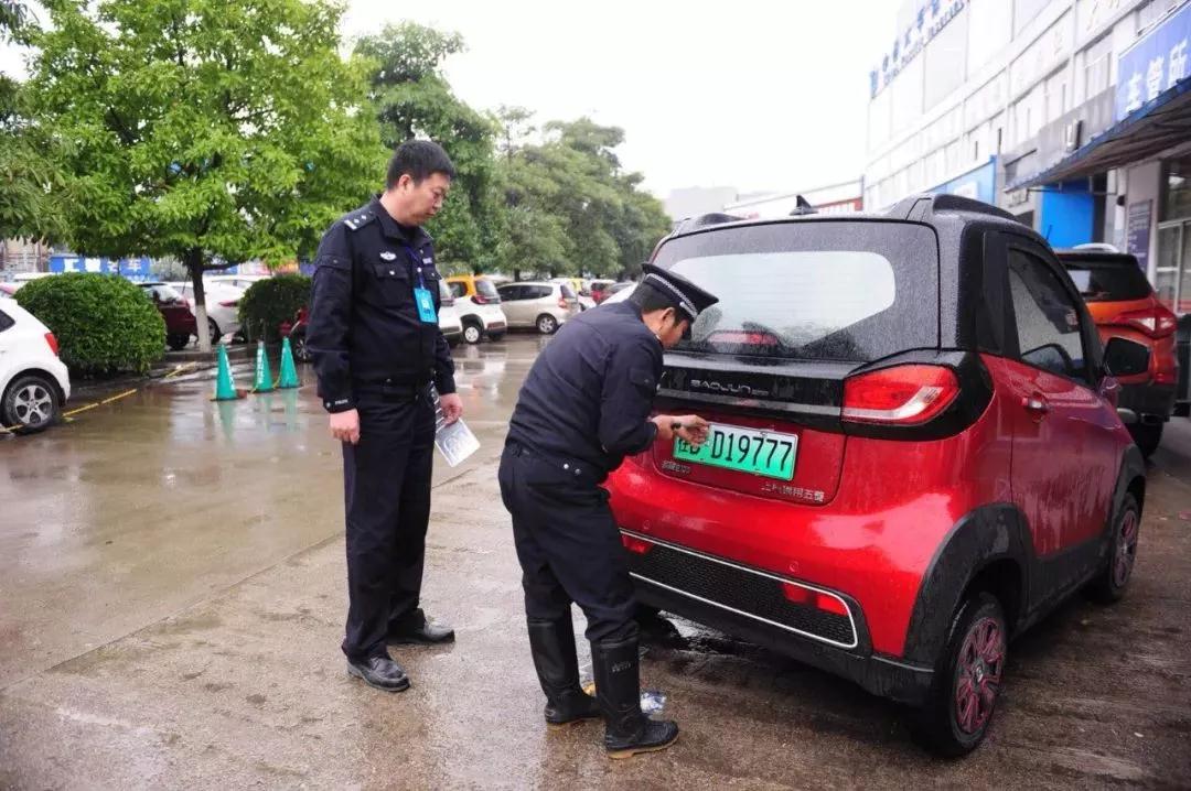 龙城警事|交警部门最新回应：两座新能源汽车“福利”不变，但是...
