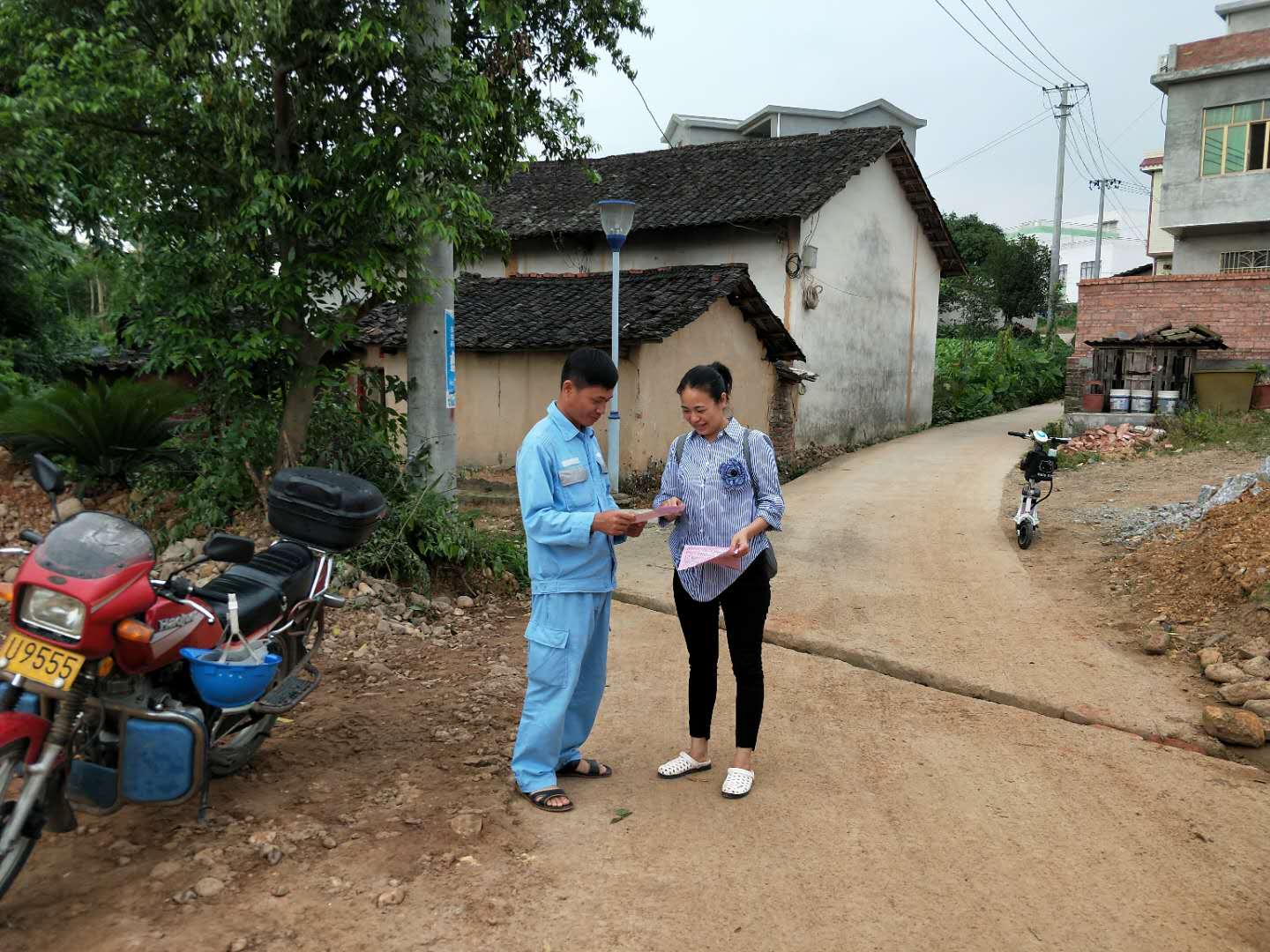 禁毒创示范 柳州在行动|鹿寨县开展禁毒知识宣传进村屯活动