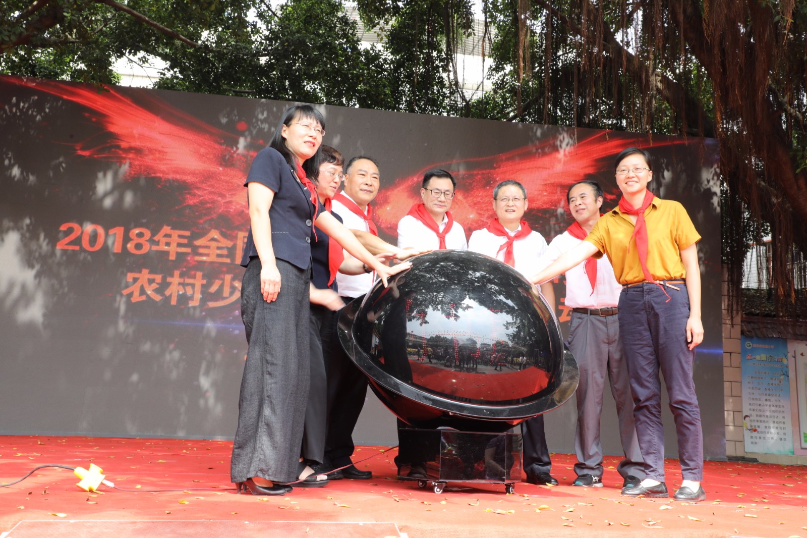 与会领导嘉宾共同启动.jpg 与会领导嘉宾共同启动.jpg