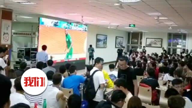 沈阳工大新建大屏幕供学生看世界杯__还有啤酒和串串_.jpg 沈阳工大新建大屏幕供学生看世界杯__还有啤酒和串串_.jpg