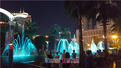 刚刚，改造后的人民广场音乐喷泉开放啦！现场视频抢先看！