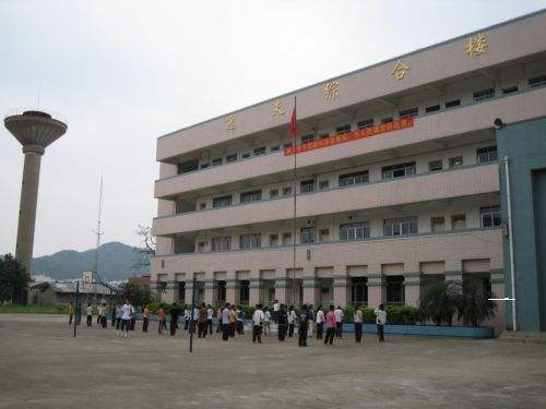 柳江区3所高中阶段学校正式移交市教育局管理，市区高中增加到12所