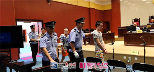 图为熊金虚、熊建贝、熊应荡等3名被告人被带上法庭.jpg