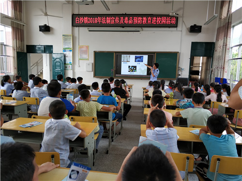 禁毒创示范 柳州在行动|法伴青春呵护成长，白沙镇法治禁毒宣传进校园
