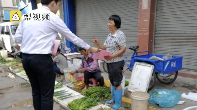 土豪村分红一股77万-大妈_继续种地_via@一手video.jpg 土豪村分红一股77万-大妈_继续种地_via@一手video.jpg