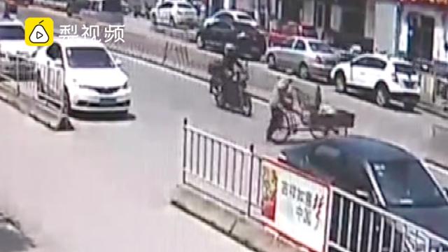 老人被撞收138元私了,2小时后死亡_via@一手video.jpg 老人被撞收138元私了,2小时后死亡_via@一手video.jpg