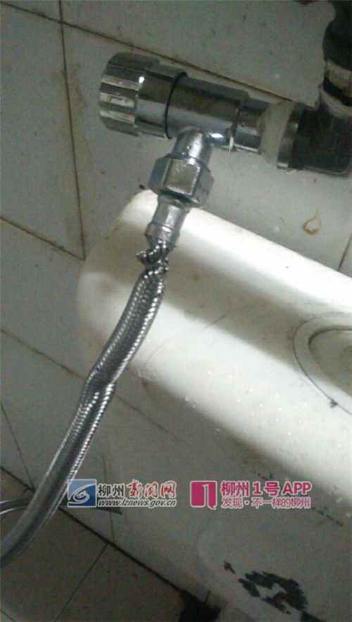 男子故意损坏他人店铺马桶，被抓时竟称：水流得越快心中快感越强