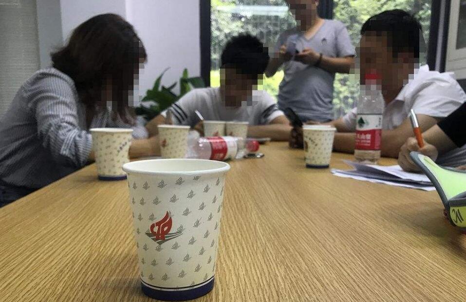 装修了交5千定金还不签合同，起纠纷房主报警称上当