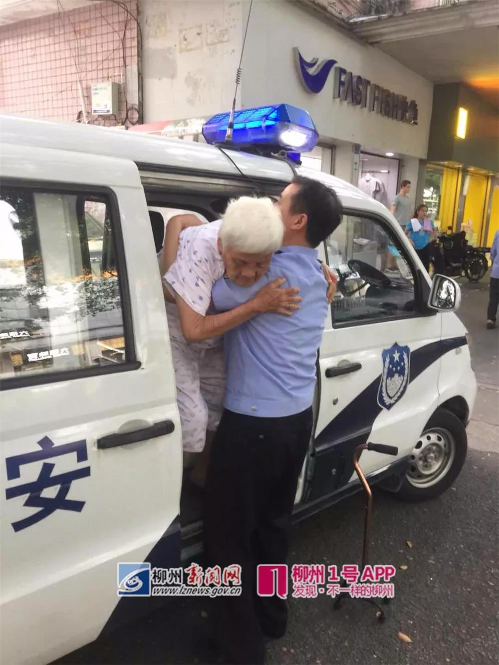 柳州酷暑下，他和80岁陌生奶奶的一个拥抱，让许多人为之动容