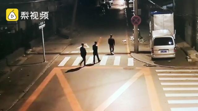 3兄弟沈阳偷窃被抓-以为东北没监控_via@一手video.jpg 3兄弟沈阳偷窃被抓-以为东北没监控_via@一手video.jpg