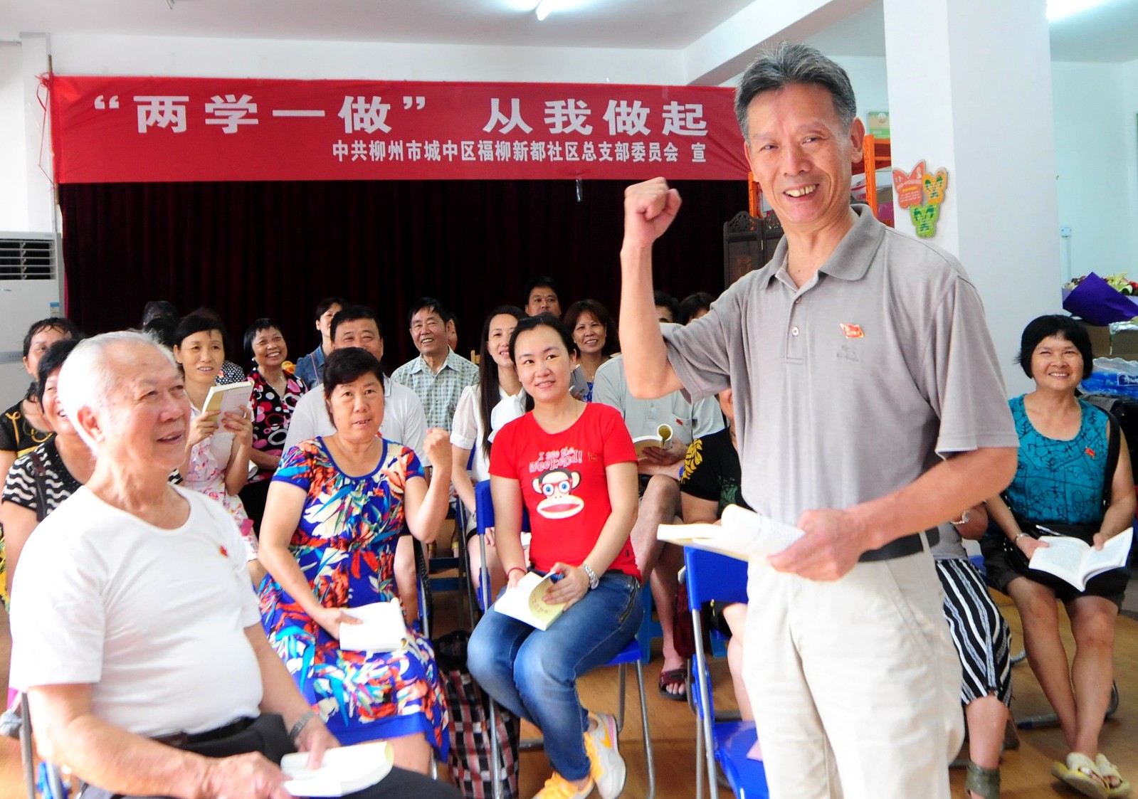 党旗耀龙城|让党旗在校园更鲜艳