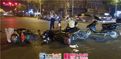 蝴蝶山路，越野车撞倒六辆电动车逃逸，肇事者被找到时满身酒气