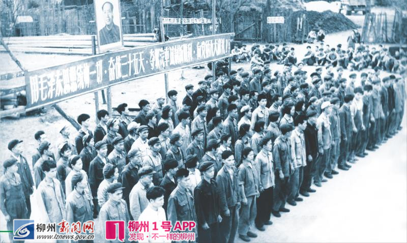 1969年生产汽车誓师大会_副本.jpg 1969年生产汽车誓师大会_副本.jpg