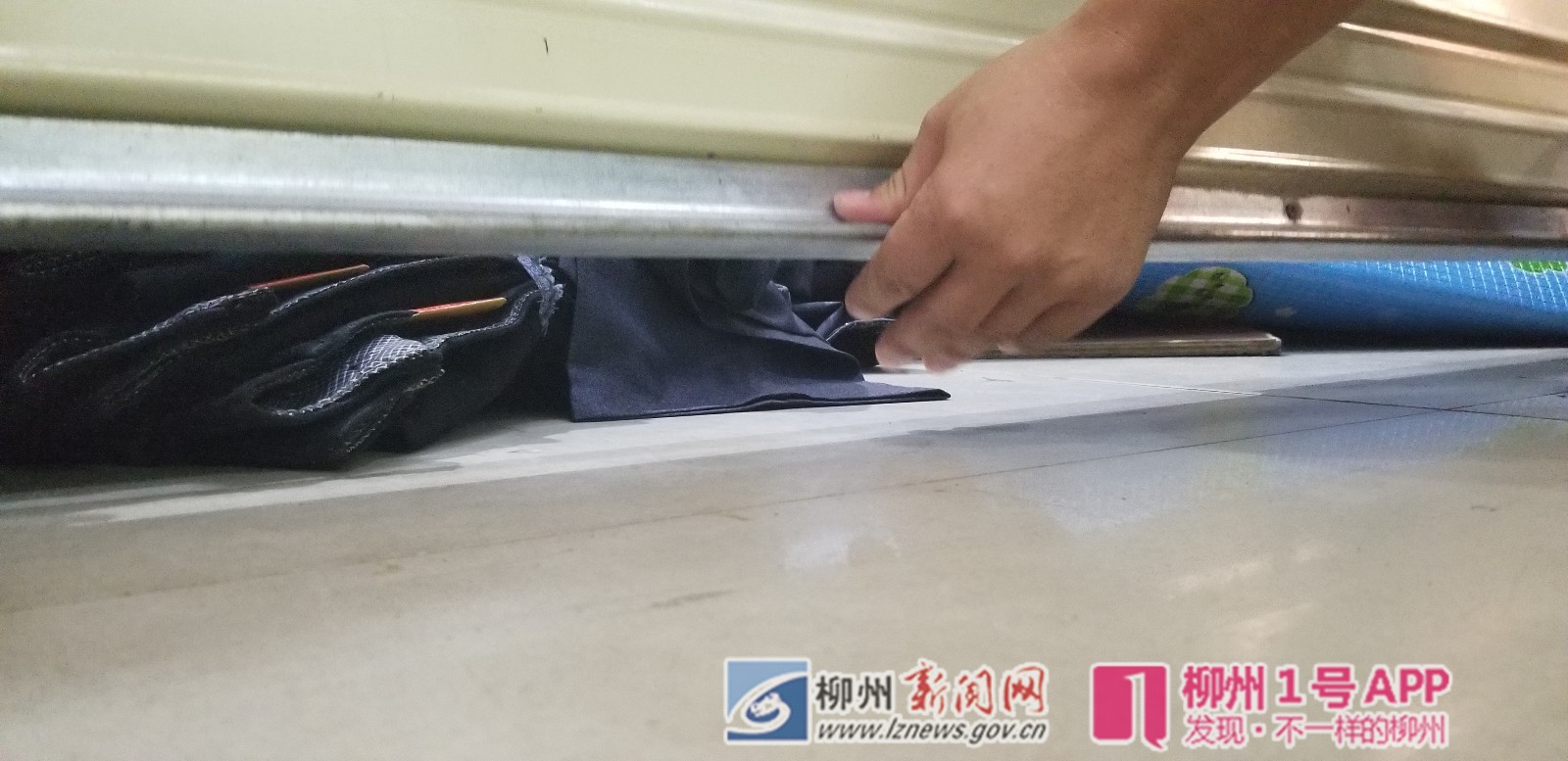 飞鹅路​商场门面连番被盗，门帘未遭破坏，货物却不翼而飞