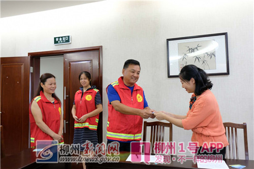 我市10余名星级志愿者领“福利”，参加志愿服务，可享多项优待