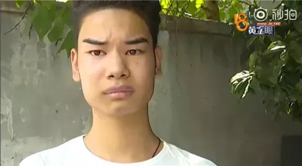 火了！小伙提发际线修鬓角被要4万元，还被做成表情包刷屏