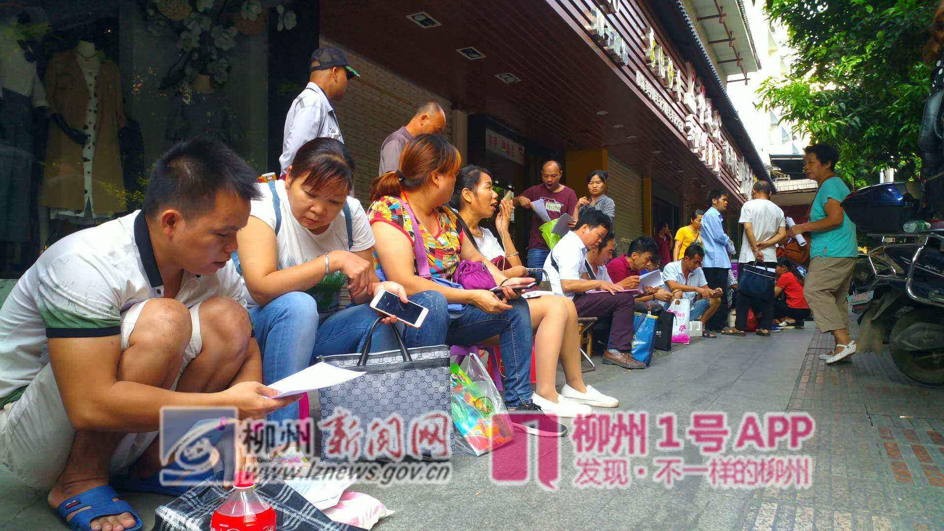 排长龙！柳州经适房申请火爆，有市民深夜就开始排队