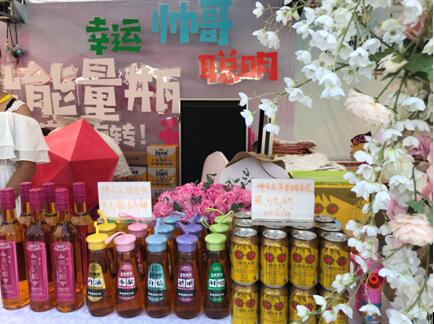 柳州又多了一“网红”，这几天在人流聚集地总能找到TA