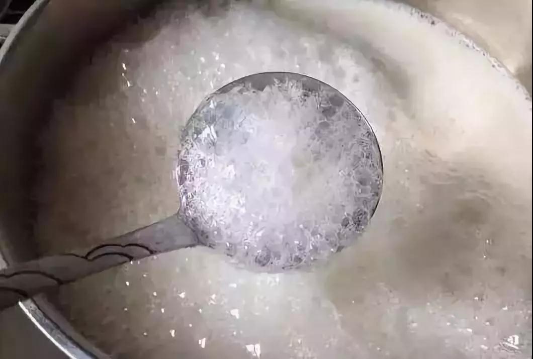 煮粥、炖肉的那层泡沫到底要不要撇掉？好多人都做错了