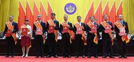 柳州人组队去领奖！广西首次颁发创新争先奖和杰出工程师奖！