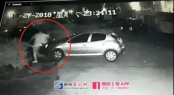 占我车位？！男子在东环大道一小区内持刀砸完又开车撞击！