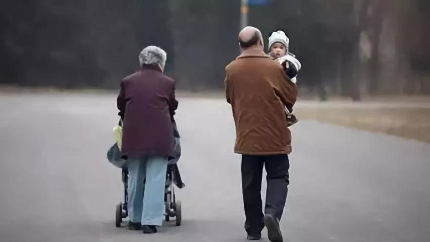 爷爷奶奶照看孙女索要“带孙费”，法院这样判！