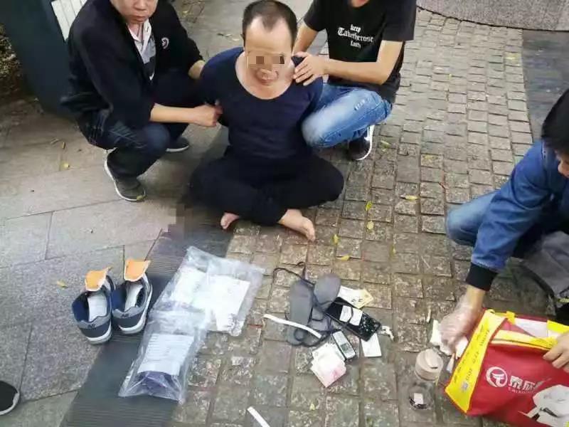 要紧！毒贩藏350克毒品在鞋垫里，才到柳州30分钟就被抓了！