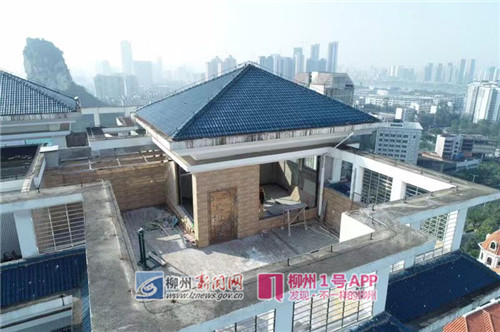 违建还有理？北大阳光业主打穿顶楼天花板欲加建，还称天台是他买的