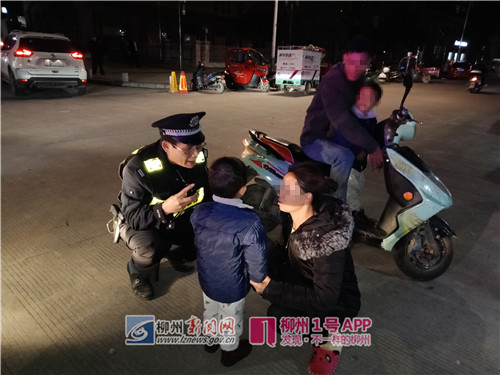 1号暖新闻|2岁男童玩滑滑梯走失在航鹰大道，所幸遇到好心人