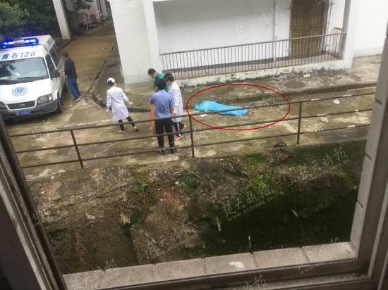 15岁男孩从水南路一宿舍楼顶跳下，事发前曾告知同学