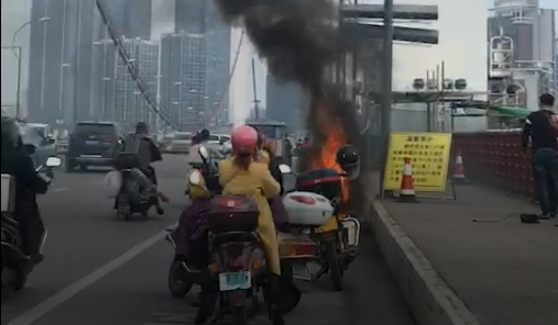 1号爆料|红光大桥一电动车自燃，两天内第二起！