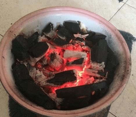 悲剧！男子宾馆内疑似烧炭自杀