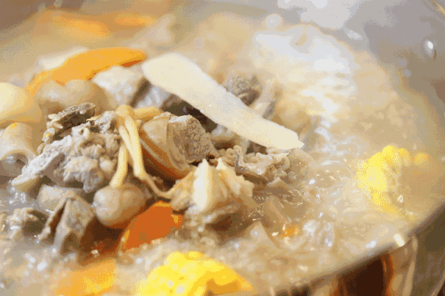 小心！男子连吃3天羊肉后险些丧命！天冷这样吃肉才健康