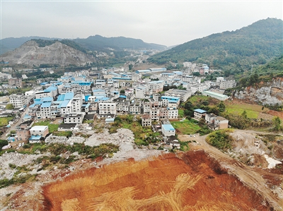 城市“绿肺”不能吸入“雾霾”！莲花山保护区违法建设触目惊心