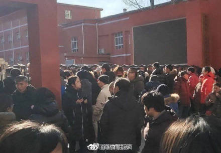 北京宣师一附小伤害学生事件：维修人员持手锤打伤多名学生
