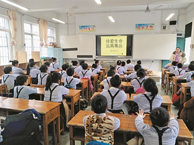 禁毒创示范 柳州在行动|放假前这场“最后一课”真精彩！法治微电影《觉醒》进校园