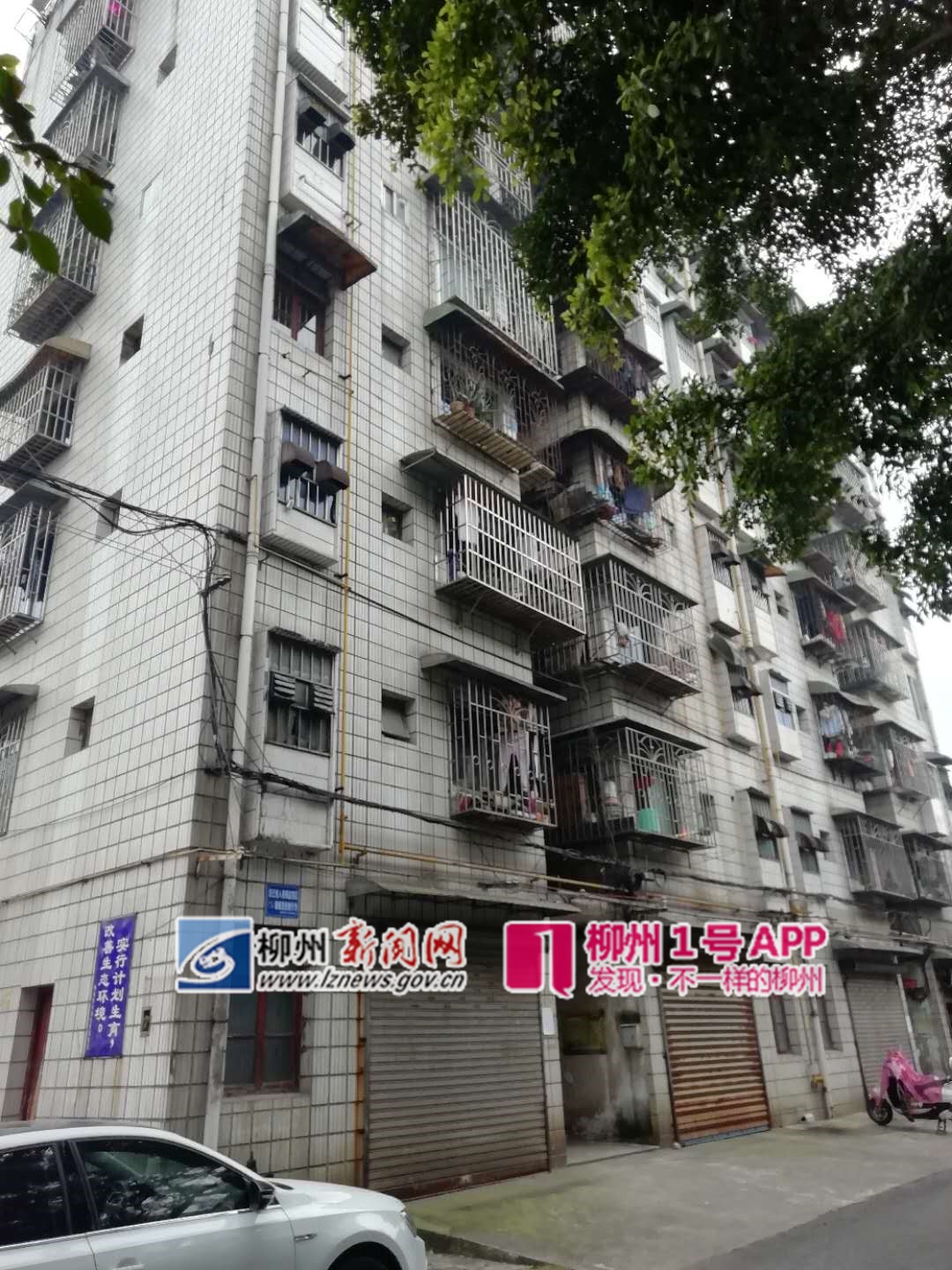 柳州90后医生倒在浴室，疑煤气中毒身亡，大门口还贴有社区安全提示