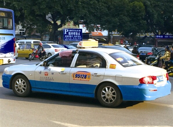 市交通局立“军令状”整治出租车乱象：一个月明显见效，两个月根本改观