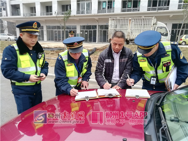 顺路送人？我市执法人员查获拼客出租车，最高可罚200至3000元！