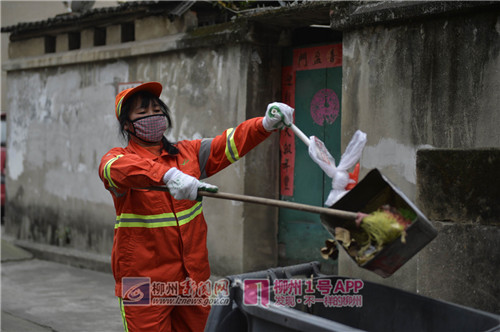 梁金赛（大姐夫的亲妹妹）在鹅山路五区做小区保洁。.jpg