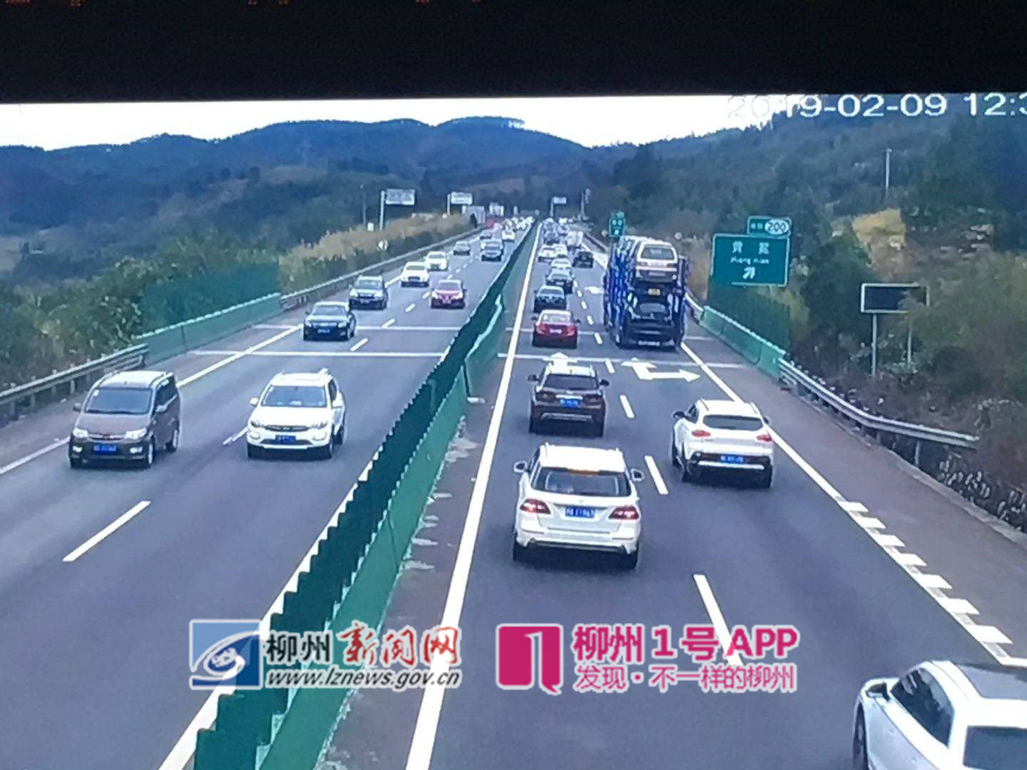 返程高峰来了，桂柳高速车流增大追尾频发 ，行车保持安全距离